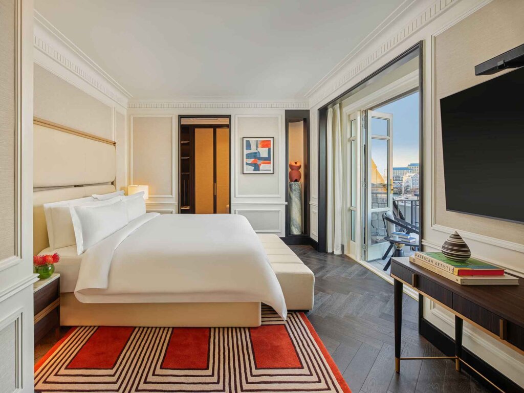 Cape Grace Suite Bedroom Mountain