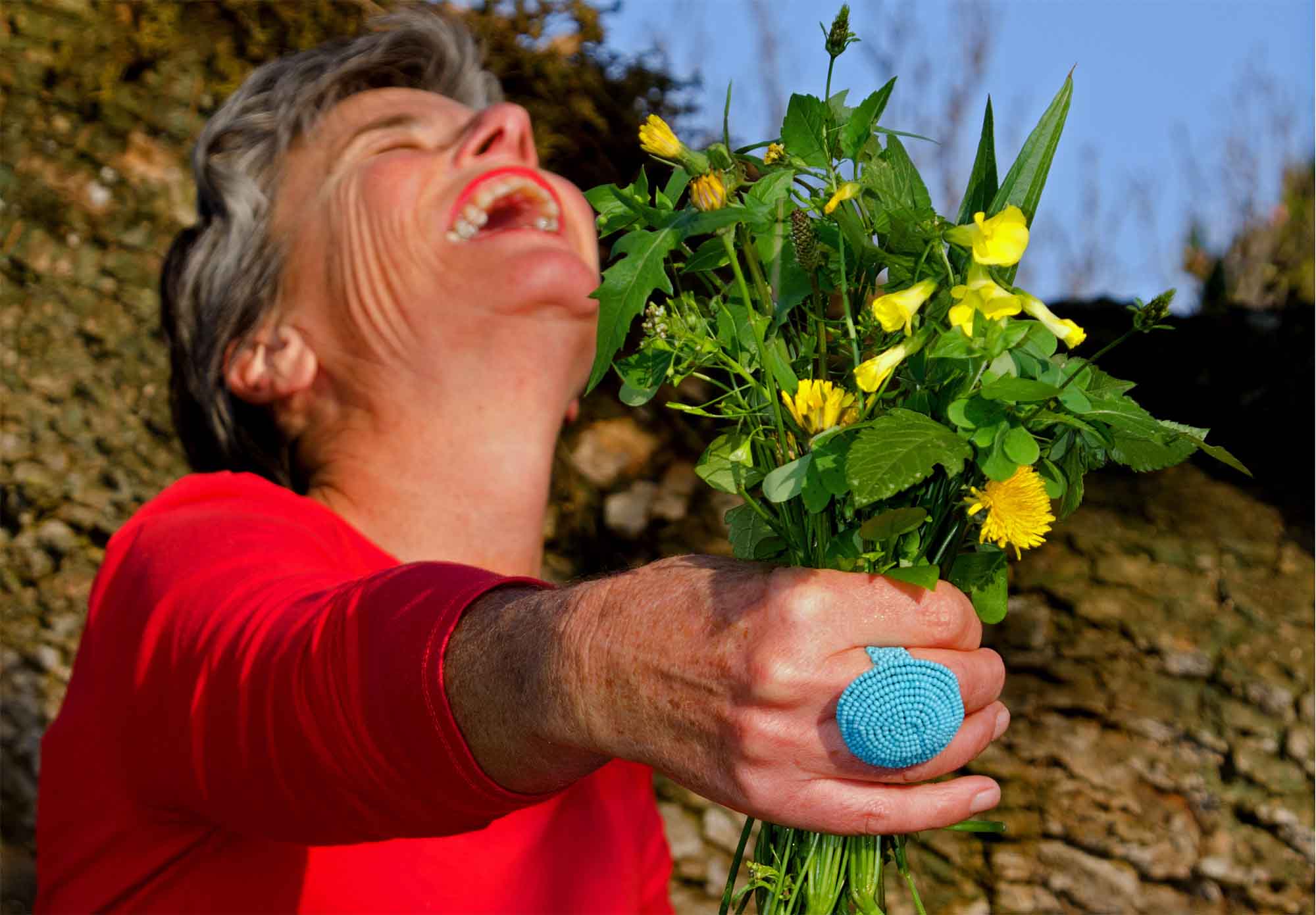 Rewilding expert turns wild weeds into edible meals